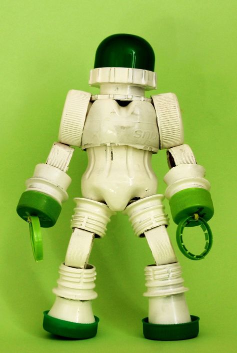 Fun Experiments For Kids, Robot Craft, Recycled Robot, Recycled Toys, Plastic Bottle Art, Upcycling Projects, Diy Robot, Plastic Bottle Crafts, Recycled Projects