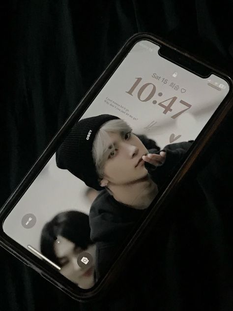 heeseung iphone lockscreen aesthetic Iphone Lockscreen Aesthetic, Lockscreen Aesthetic, Phone Inspiration, Iphone Organization, Iphone Lockscreen, Life Without You, Korean Aesthetic, Japanese Aesthetic, Black Aesthetic Wallpaper