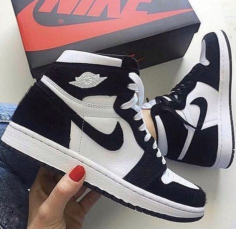 Sepatu Air Jordan, Nike Shoes Girls, Jordan Shoes Girls, Custom Nike Shoes, All Nike Shoes, Shoes Sneakers Jordans, Nike Shoes Jordans, Nike Air Shoes, Shoes Sneakers Nike