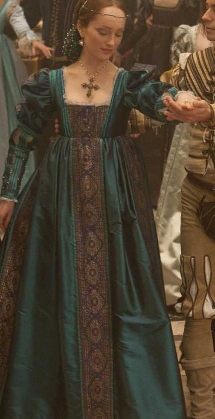 1400s Fashion, Joanne Whalley, Historical Gowns, The Borgias, Period Dress, Medieval Costume, Medieval Clothing, Medieval Dress, Period Costumes