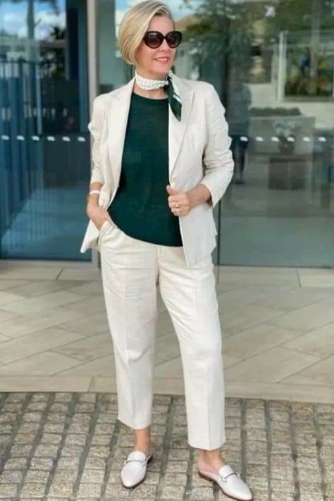 Elegant Homewear, Fall Outfits Inspiration, Style Fall Outfits, Spring Summer Capsule Wardrobe, Blazer Outfits Casual, Outfit Inspiration Women, Stylish Outfits For Women Over 50, Older Women Fashion, Jumpsuit Elegant