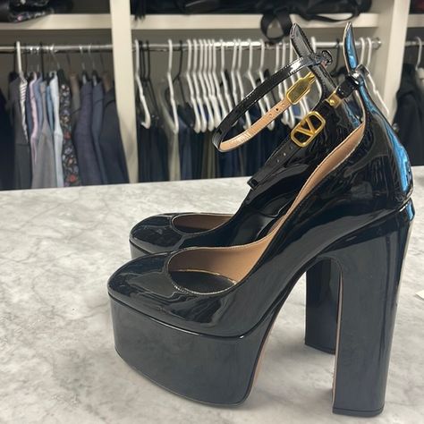 Valentino Tango Pump Valentino Tango Pumps Outfit, Valentino Tango Pumps, Valentino Tango, Pumps Outfit, Valentino Heels, Heels Aesthetic, Black Patent Pumps, Valentino Garavani Shoes, Tango