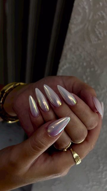 𝚗𝚊𝚒𝚕𝚜 𝚙𝚑𝚘𝚝𝚘𝚜 & 𝚟𝚒𝚍𝚎𝚘𝚜 💅 on Instagram: "Unicorn chrome 🤍 via @albanails__ tags: #nail_me_good #nailtechlife #nailove #nailsunnytutorial #nail2inspire #nailwow #theglitternail #coffinshapenails #pinkandwhitenails #nailpictures #nails4today #vietnails #nailmag #nailsmakeus #atlnailtech #acrylicnailswag #nailinspiration #nailbar #nailheaven #nailperfection #nailgeek #nailcommunity #nailofinsta #winternails #nailartheaven #nailsporn" Long Chrome Almond Nails, Chrome Stilletos Nails, White Nails With Unicorn Chrome, Chrome Nail Combinations, Chrome Unicorn Nails, Chrome Nails With Art, Cotton Candy Chrome Nails, Solid Chrome Nails, Chrome Nails Winter