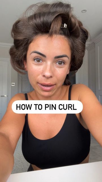 Hair Rollers Hairstyles, How To Do Pin Curls For Long Hair, How To Pin Curls After Curling, How To Pin Curl Hair, How To Do Pin Curls, How To Use Velcro Rollers, How To Pin Curls, Vintage Curls Tutorial, Hot Roller Tips