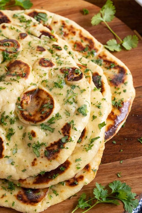 Easy Homemade Naan, Homemade Naan, Delicious Pizza Recipes, Recipes With Naan Bread, Pizza Roll, Naan Recipe, Cooking Bread, Perfect Pizza, Indian Restaurant