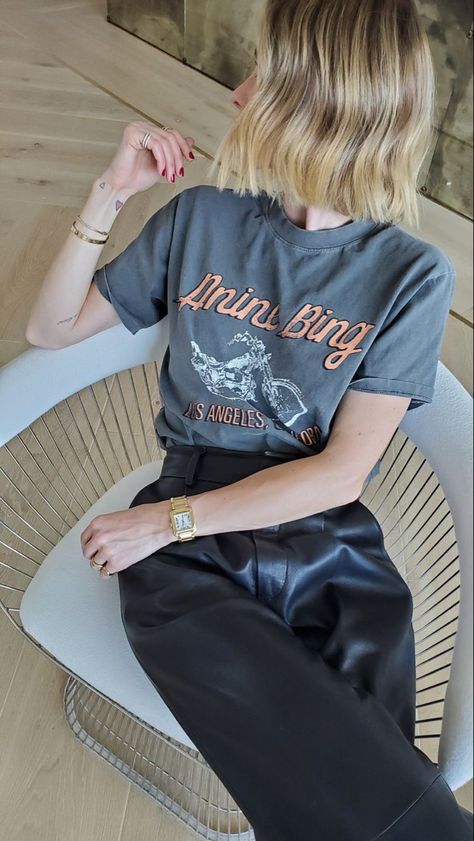 Anine Bing Tee Outfit, Anine Bing Style 2023, Anine Bing Tshirt Outfit, Anine Bing Sweatshirt Outfit, Anine Bing Style Outfits, Anine Bing Hair, Anine Bing Tee, Anine Bing Style, Anine Bing