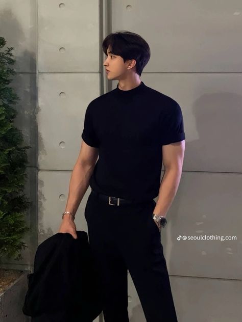 Black Casual Men Outfit, Black Pants Black Shirt Outfit, Ceo Aesthetic Men, Black Tshirt Outfit Men, All Black Professional Outfits, Guy Aesthetic Outfits, Full Black Outfit, Korean Pants, Black Outfit Men