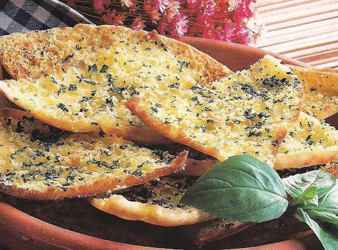 Cheese and Garlic Pita Wedges Pita Bread Recipe, Wedges Recipe, Garlic Cheese Bread, Biscuit Bread, Just A Pinch Recipes, Garlic Cheese, Appetizers Easy Finger Food, Bun In The Oven, Cheesy Bread