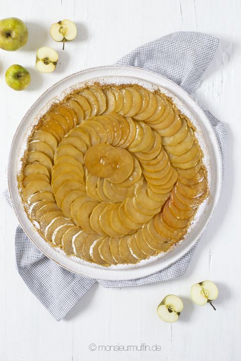 Apple tart Tartin Tarte Tartin, German Pastries, Apple Tarte, Swiss Recipes, Apple Tart, Blueberry Pie, Sweets Desserts, Marzipan, Taste Buds