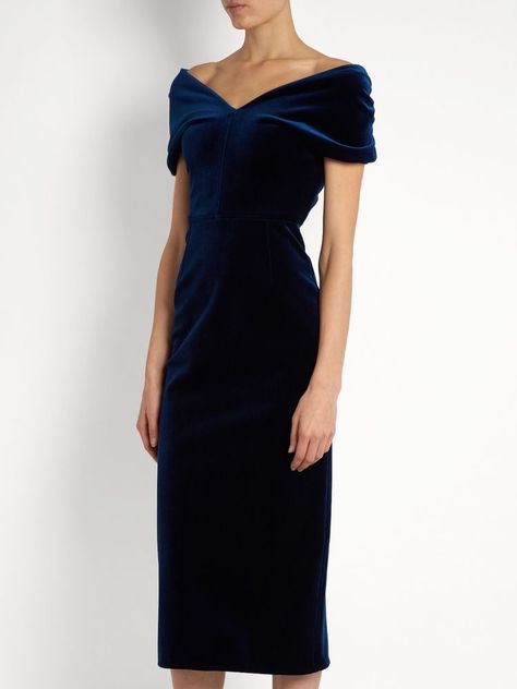 Lebas Majlesi 2020, Navy Blue Velvet Dress, Balmain Dress, Extreme Fashion, Navy Blue Velvet, Trendy Dress Outfits, Special Clothes, Womens Fashion Inspiration, Knee Length Dresses