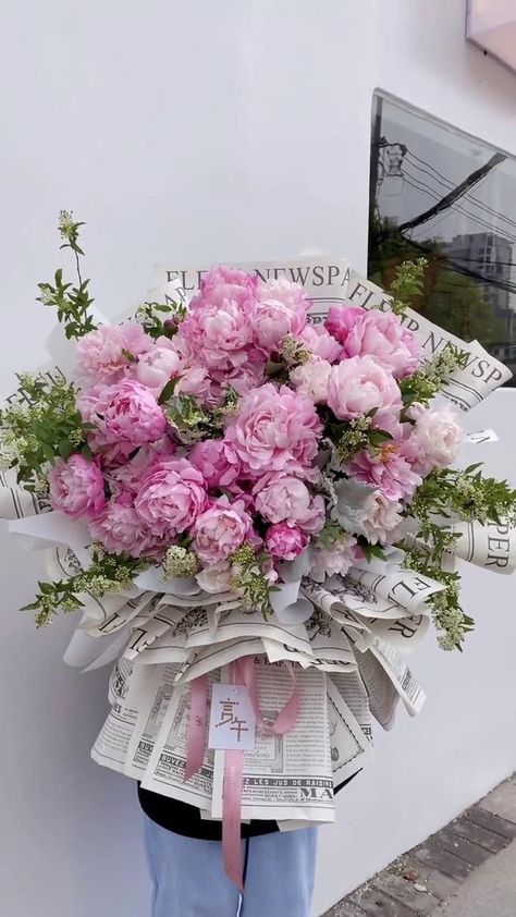 Large Bouquet Of Flowers Gift, Big Bouquet, Flower Boquet, Luxury Flower Bouquets, Cute Paper, Boquette Flowers, Paper Flower Decor, Flower Gift Ideas, Flowers Bouquet Gift