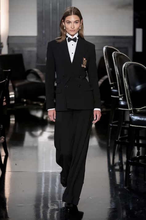 Ralph Lauren Suits, Women Wearing Ties, Woman In Suit, Ralph Lauren Fall, Grace Elizabeth, Alessandra Rich, Ralph Lauren Style, Woman Suit Fashion