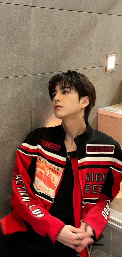 Younghoon TBZ The Boyz Lockscreen wallpaper In Boyfriend Material, Living In Korea, Lockscreen Wallpaper, Black Wolf, Be My Baby, The Boyz, Photo Styling, Kpop Wallpaper, Boyfriend Pictures