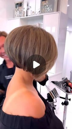 Short Stacked Hair, Short Stacked Bob Haircuts, Kort Bob, Κούρεμα Bob, Stacked Hair, Updo Tutorial, Curly Mullet, Layered Hairstyles, Bob Haircut For Fine Hair