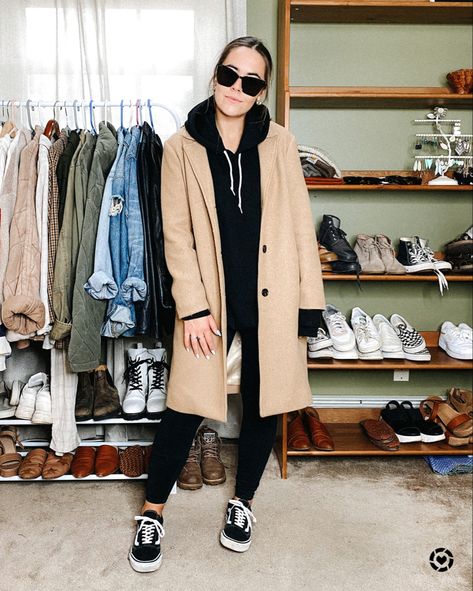 Carmel Coat Outfit Casual, Oversized Camel Coat Outfit, Long Cream Coat Outfit, Long Tan Coat Outfit, Tan Wool Coat Outfit, Seattle Winter Outfits, Tan Coat Outfit Winter, Seattle Outfits Winter, Wool Coat Outfit Casual