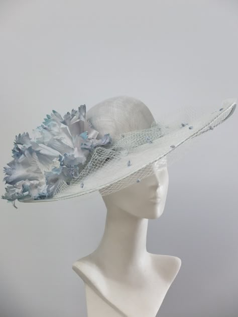 Elegant White Hat, John Boyd, Kentucky Derby Outfit, Princesa Sophia, Church Lady Hats, Princess Hat, Hats Hairstyles, Derby Outfits, Luxury Hats