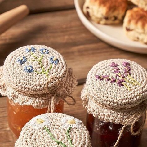 Crocheted Jar Openers, Crochet Jar Lid Covers Free Pattern, Jam Jar Covers, Crochet Jar Covers, Jar Covers, Crochet Mug Cozy, Craft Market Display, Crochet Cord, Spring Clean