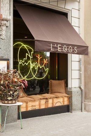 l'eggs | passeig de gràcia, 116 #barcelona Antique Shop Display Ideas, Egg Restaurant, Barcelona Restaurants, Egg Shop, Shopping In Barcelona, Barcelona Food, Retail Signage, Cafe Bistro, Shop Fronts