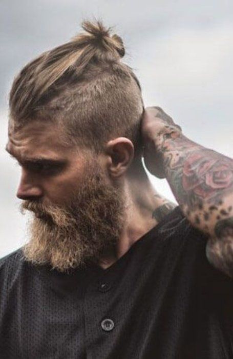 Haircut 2025, Man Bun Haircut, Bart Styles, Man Bun Undercut, Stile Pin Up, Man Bun Styles, Viking Beard Styles, Undercut With Beard, Blonde Beard