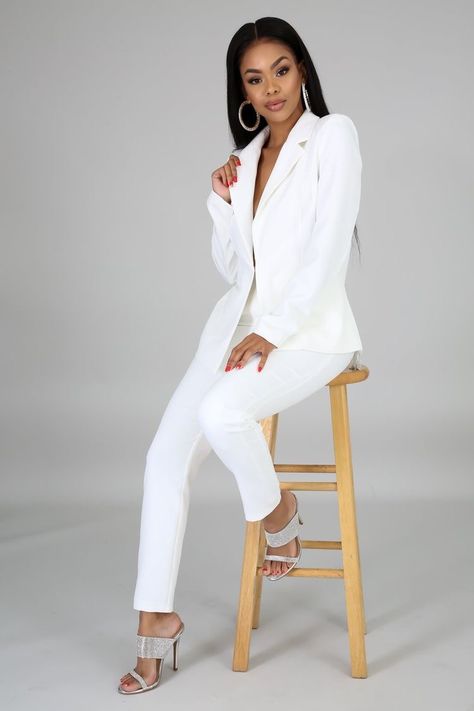 Business Portraits Woman, Fringe Blazer, Professional Headshots Women, White Outfits For Women, Outfit Photoshoot, Headshots Women, Grad Photoshoot, Business Photoshoot, Branding Photoshoot Inspiration