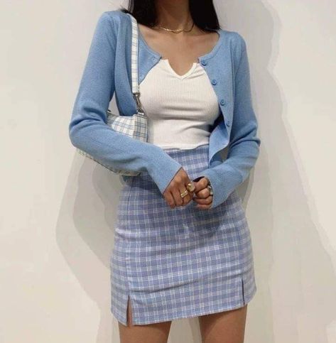 Mode Indie, Blue Plaid Skirt, Light Blue Skirts, Tennis Skirt Outfit, Rock Outfit, Fashion Goals, Cooler Look, Indie Outfits, A Skirt