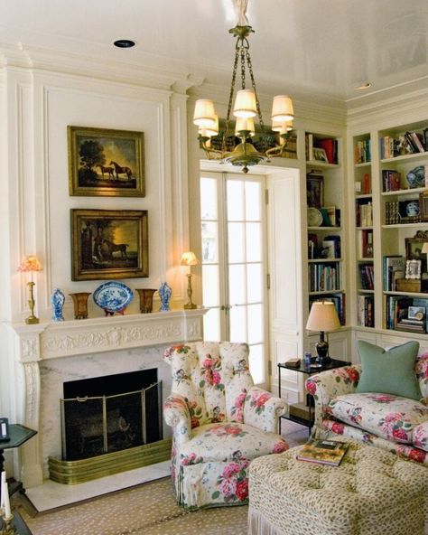 10 Timeless "Trends" for 2022 - The Glam Pad Traditional Decor Southern, Country Life Magazine, Glam Pad, Casa Country, The Enchanted Home, Enchanted Home, Beautiful Rooms, Classic Home Decor, Sunrooms