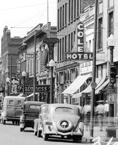 Vintage 40s Aesthetic, 1940 Aesthetic, 1940s America, 40s Aesthetic, 1940s Aesthetic, 83rd Birthday, 1940s Photos, It’s A Wonderful Life, Old Toronto