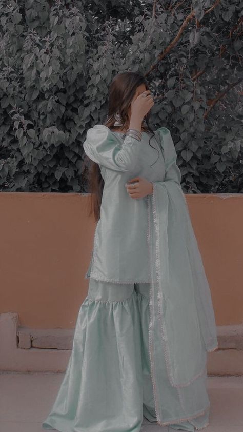 Eid Dresses Simple, Eid Dress Designs Ideas, Garara Dress, Eid Outfit Ideas, Eid Looks, Dresses Traditional, Pakistani Fancy Dresses, Beautiful Pakistani Dresses, Salwar Kamiz