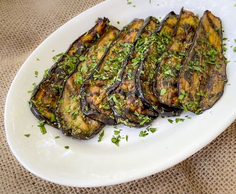 Broiled Eggplant, Marinated Eggplant, Eggplant Recipes Healthy, Eggplant Parmesan Baked, Eggplant Dishes, Baked Eggplant, Italian Table, Cooking On A Budget, Eggplant Recipes