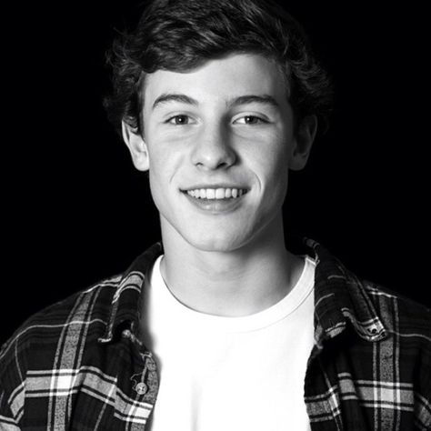 shawn mendes | Shawn Mendes Updates (ShawnMUpdates) on Twitter Shawn Mendes Vine, Macon Boys, Shawn Mendes Magcon, Shawn Mendes Merch, Shawn Mendes Imagines, Fallout 3, Magcon Boys, Smile On, Galaxy S5