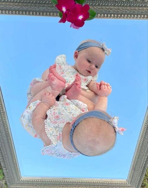 Mirror Baby Photoshoot, Baby Mirror Photoshoot, Baby Mirror Pictures, Baby Mirror, Toddler Photoshoot, Baby Milestone Photos, Baby Jane, 1st Birthday Party Decorations, Photo Shoot Ideas