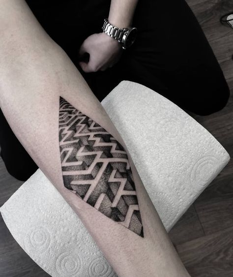 Perspective Illusion, Maze Tattoo, Illusion Tattoo, Labyrinth Tattoo, Power Tattoo, Creative Tattoo, Tattoo Cover, Idea Board, Creative Tattoos