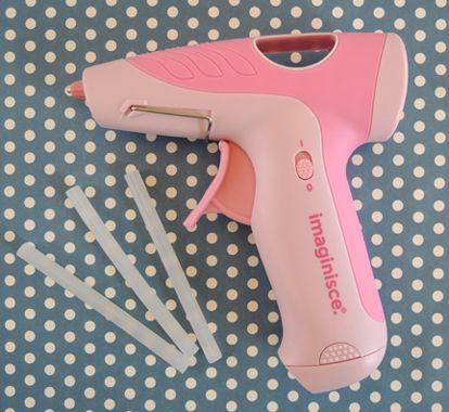 A review of the Imaginisce i●bond cordless hot glue gun. Because we ♥ hot glue. Aesthetic Hot Glue Crafts, Cordless Hot Glue, Aesthetic Glue Stick, Hot Glue Pot Diy, Paris Geller, Kitchen Magic, Cute Stationary School Supplies, Stationary School, Cute Stationary