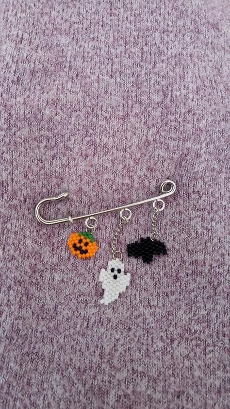 Miyuki Brooch, Halloween Beaded Jewelry, Miyuki Beads Pattern, Seed Bead Crafts, Loom Jewelry, Beading Loom, Beads Craft Jewelry, Motifs Perler, Halloween Beads