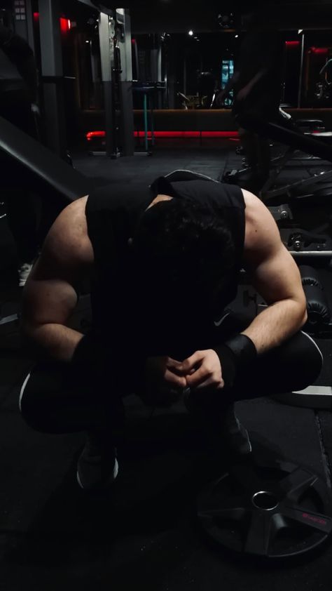 Dark Gym Outfit Men, Gym Guy Aesthetic Dark, Male Workout Aesthetic, Gym Boy Aesthetic Dark, Dark Gym Aesthetic Men, Gym Aesthetic Guy, Dark Gym Aesthetic Women, Man Gym Aesthetic, Dark Workout Aesthetic