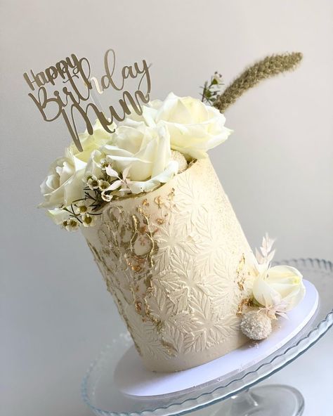 Cream And Gold Cake, Cream Cake Ideas, Gold Cake Design, Birthday Cake For Mum, Cupcake Stand Wedding, Gold Birthday Cake, S Cake, Gold Cake, Caking It Up