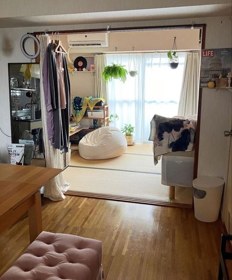 Japanese Apartment Aesthetic, Small Japanese Apartment, Tiny Japanese Apartment, Japanese Apartment Interior, Japan Room, Japanese Apartment, Japanese Room, Pretty Room, Room Design Bedroom