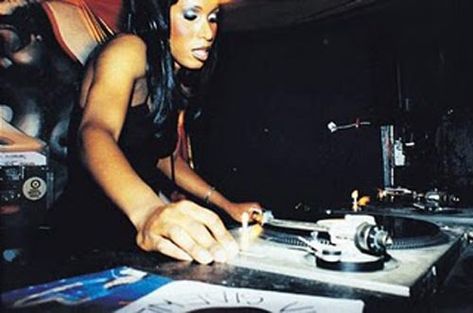 Woman Dj, Dj Female, Afro Futurism, Miss Honey, Rave Scene, Honey Dijon, Dj Headphones, Dj Setup, Disc Jockey