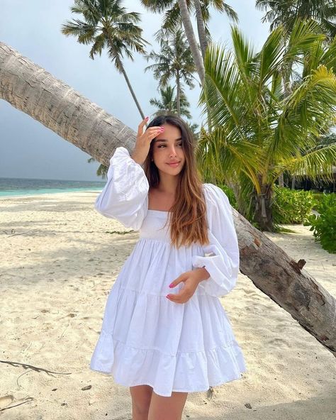 Easy Aesthetic Poses, Modest Outfits For Goa, Goa Beach Dress For Women, Summer Outfits Midsize Women Aesthetic, Beach Frocks For Women, Poses In Goa, Goa Outfits Women Plus Size, Goa Fashion Outfits, Modest Beach Outfits Women