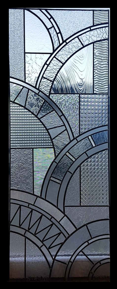 Vitrail art déco avec perles de verre : Vitraux d'Art Vanessa Dazelle Art Deco Stained Glass Patterns, Frank Lloyd Wright Stained Glass, Art Deco Window, Art Deco Motifs, Art Deco Stained Glass, Etched Glass Door, L'art Du Vitrail, Modern Stained Glass, Art Deco Inspiration