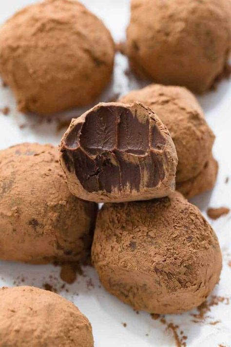 Tequila Truffles, Coffee Truffles Recipe, Coffee Truffles, Brownie Vegan, Vegan Chocolate Truffles, Truffle Recipe, Homemade Candies, Köstliche Desserts, Chocolate Coffee