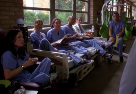 Greys Anatomy Interns, Greys Anatomy Magic, Greys Anatomy Season 7, Greys Anatomy Season 1, Grey's Anatomy Doctors, Mcu Dr, Grays Anatomy Tv, Medical School Life, Shonda Rhimes