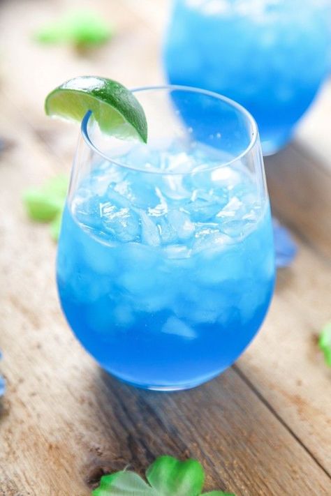 Blue Colored Drinks, Blue Margaritas, Blue Margarita Recipe, Blue Lagoon Cocktail, Blue Margarita, Blue Drink, Blue Drinks, Blue Cocktails, Blue Curacao