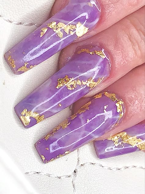 Acrylic Nails Purple, Amethyst Nails, Nails With Gold Flakes, Nails With Gold, Gold Acrylic Nails, Golden Nails, Lilac Nails, Purple Acrylic Nails, Bunny Nails