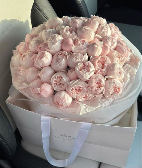 Wedding Peony Bouquets, Peony Bouquet Aesthetic, Peonies Bedroom, Flowers Bouquet Peonies, Bouquet Of Peonies, Pink White Flowers, Pink Hydrangeas, Flower Peony, Luxury Flower Bouquets