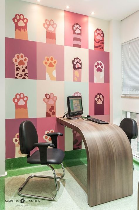 Dog Grooming Salon Decor, Cats Room, Dog Daycare Business, Pet Store Design, Pet Store Ideas, Shelter Ideas, Clinic Decor, Pet Grooming Salon, Dog Grooming Shop