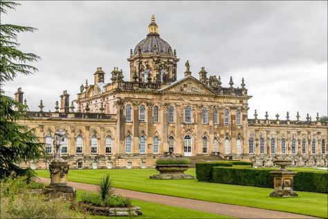 Uk Castles, Castle Exterior, English Houses, Castle Howard, British Architecture, English Castles, British Country, Georgian Architecture, Royal Castles