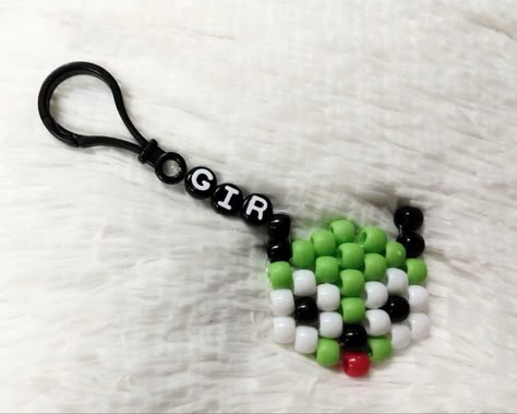 Scene Accessories Diy, Spiderman Kandi, Kandi Keychain Ideas, Simple Kandi Ideas, Diy Charm, Kandy Braclets, Emo Perler Beads, Scene Perler Beads, Kandi Earrings