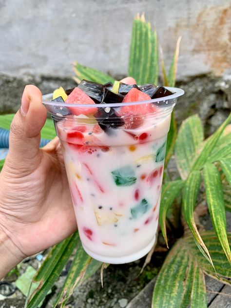 Es Campur Photography, Es Buah Cup, Es Campur Aesthetic, Mojito Strawberry, Es Campur, Buah Naga, I Want Food, Blue Background Wallpapers, Frozen Fruit