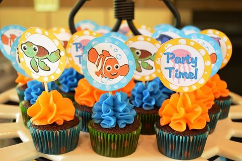 Finding Dory Cupcakes, Finding Nemo Birthday Cake, Movie Cupcakes, Ocean Birthday Cakes, Nemo Baby Shower, Finding Nemo Baby, Finding Dory Birthday Party, Dory Birthday Party, Finding Dory Party